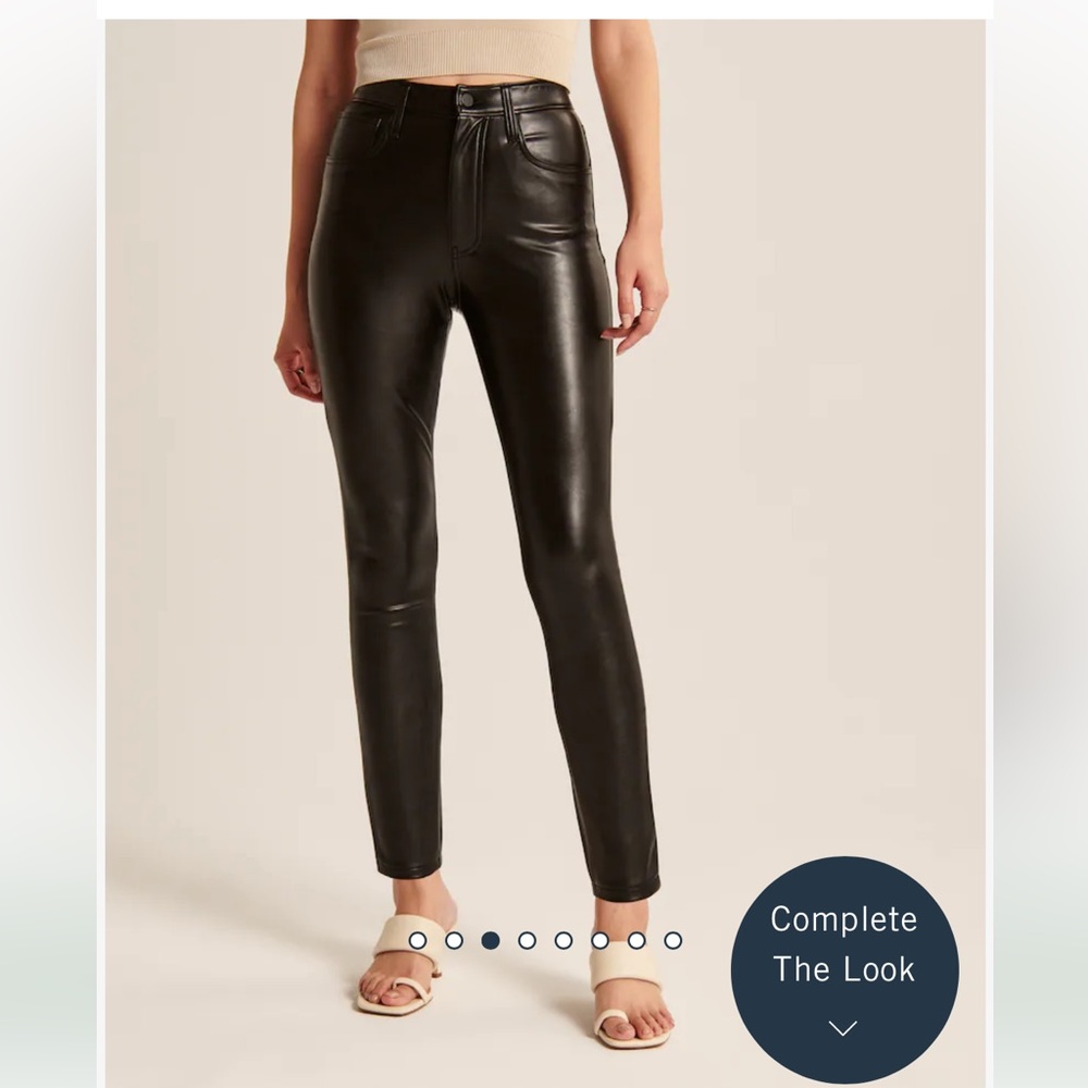 Vegan leather skinny pants 🖤